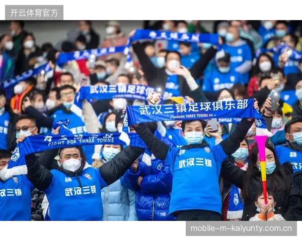 中超武汉三镇门前混战抓住机会得分